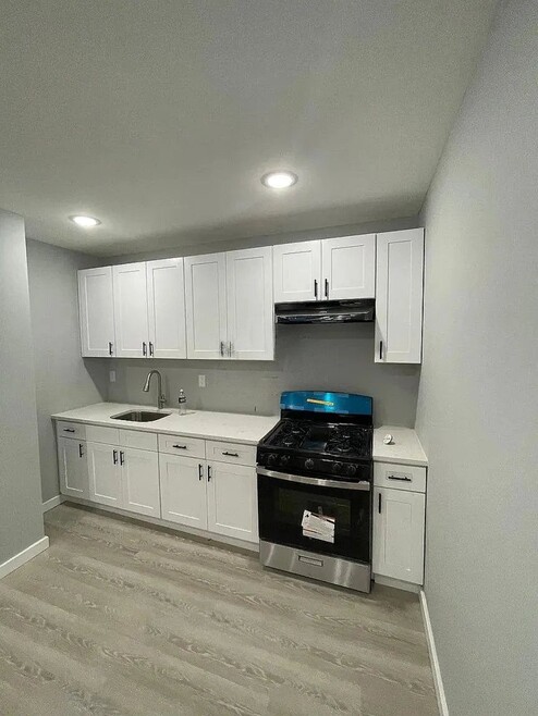 Building Photo - 252 Lehigh Ave