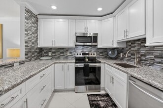 Building Photo - 102 Waterford D