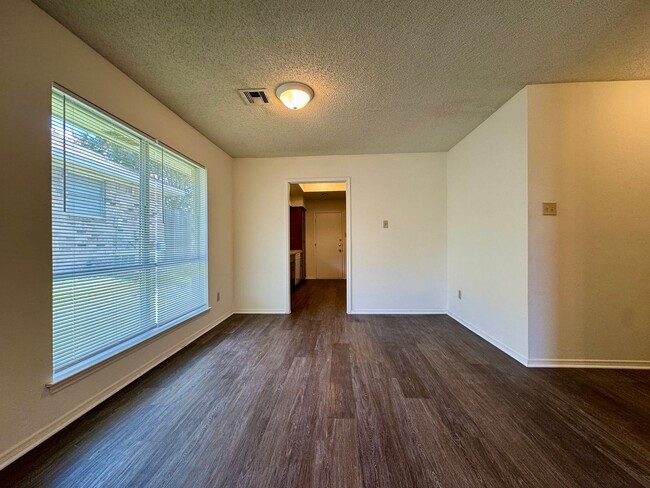 Building Photo - Duplex