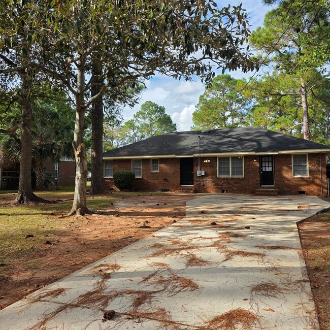 Building Photo - 2802 Reeves Ln