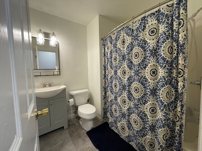 Building Photo - Charming S. Tabor 2 Bed + Bonus Room, 2 Ba...