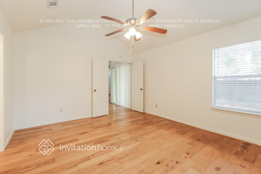 Building Photo - 10 Shallow Pond Pl