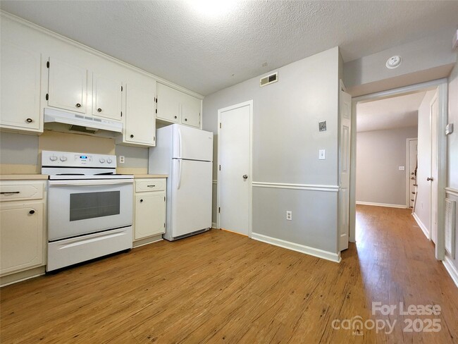 Building Photo - 2105 Bertha St