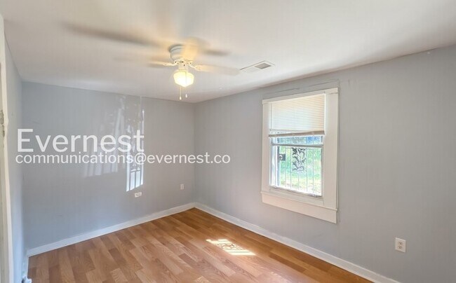 Building Photo - PROMO!!! 2-Bedroom Home with Off-Street Parking / Pet-Friendly / Vouchers Accepted / Available Now!