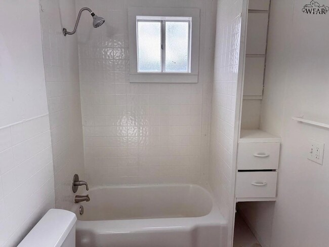 Building Photo - 2209 Talunar Ln