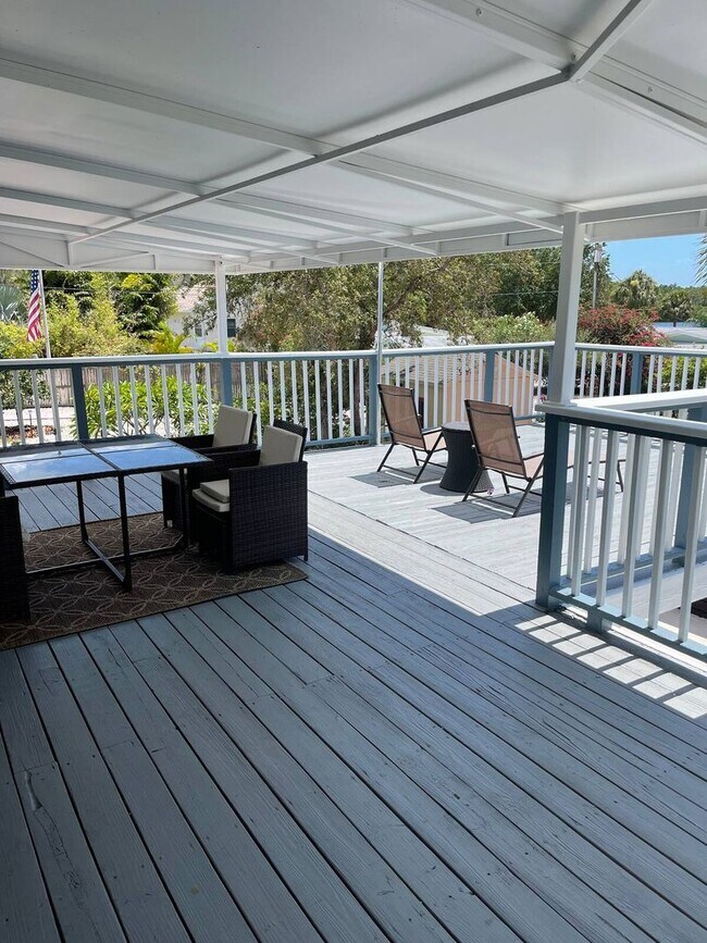 Building Photo - 4 Bed/2 Bath Waterfront Paradise with Pool, Dock & Gulf Access in Baileys Bluff