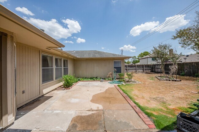Building Photo - 13211 Rosstown Dr