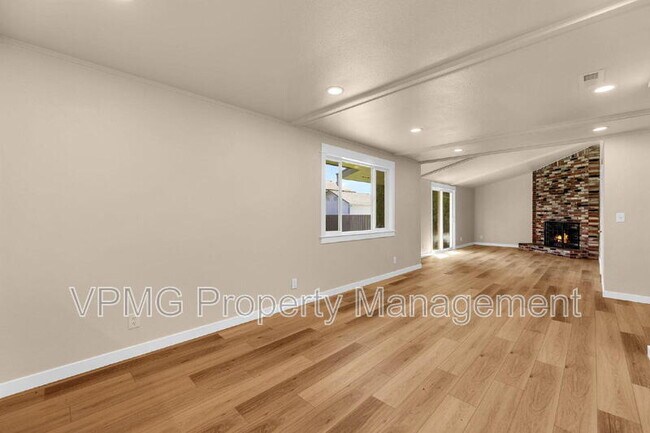 Building Photo - 14907 NE 34th St