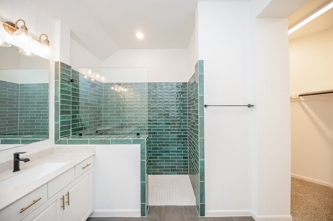 Building Photo - 42514 Summer Crst Rd