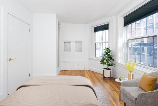 Building Photo - 473 Beacon St