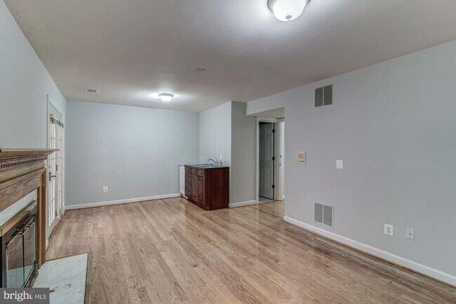 Building Photo - 2106 Patty Ln