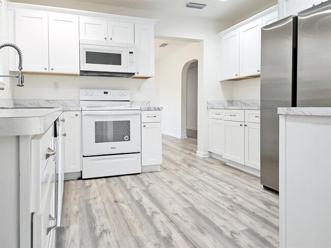 Building Photo - 518 NW 27th Ave