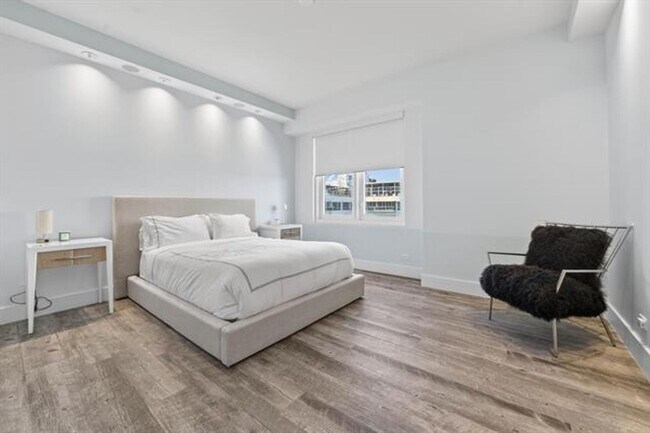 Building Photo - 2301 Collins Ave