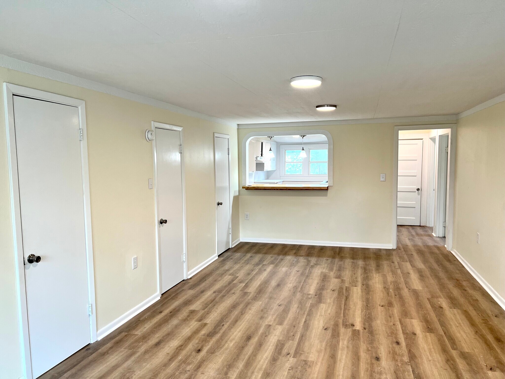 Building Photo - 728 E Highland Ave