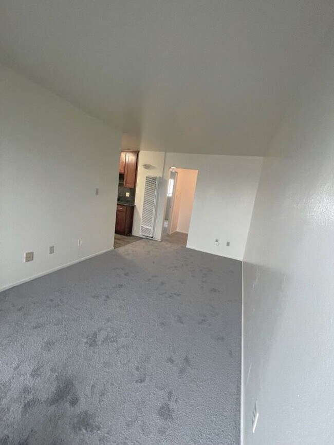 Building Photo - Alameda, Newly remodeled one bedroom unit.  Ask about our Move in Special