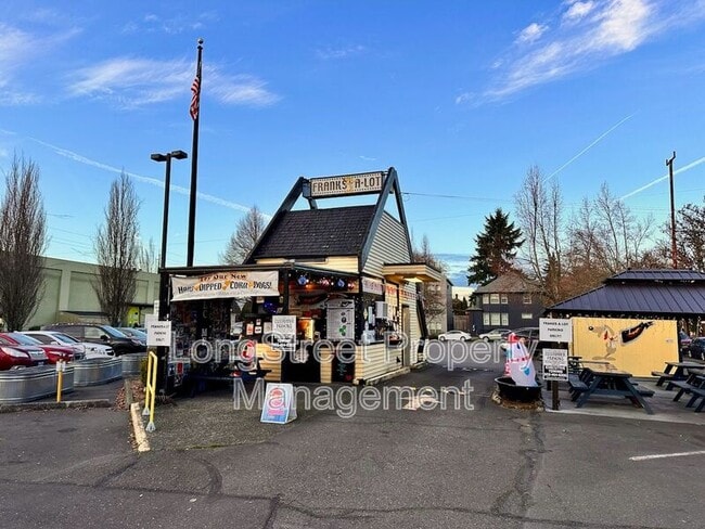 Building Photo - 123 SE 30th Pl