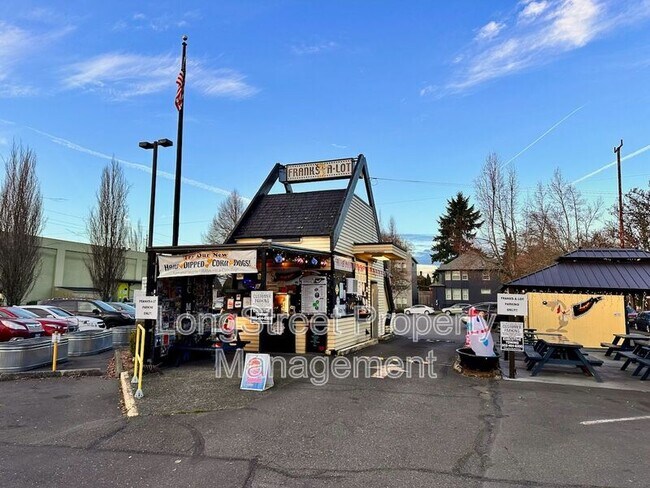 Building Photo - 127 SE 30th Pl