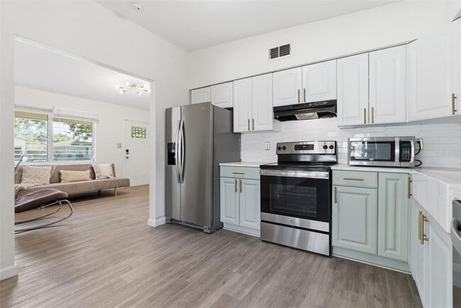 Building Photo - 5481 47th Ave N