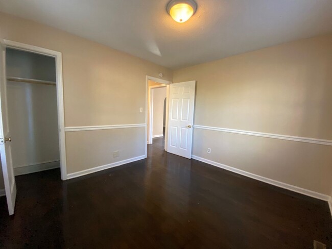 Building Photo - Beautiful 2 bedroom 1bathroom home  not fa...