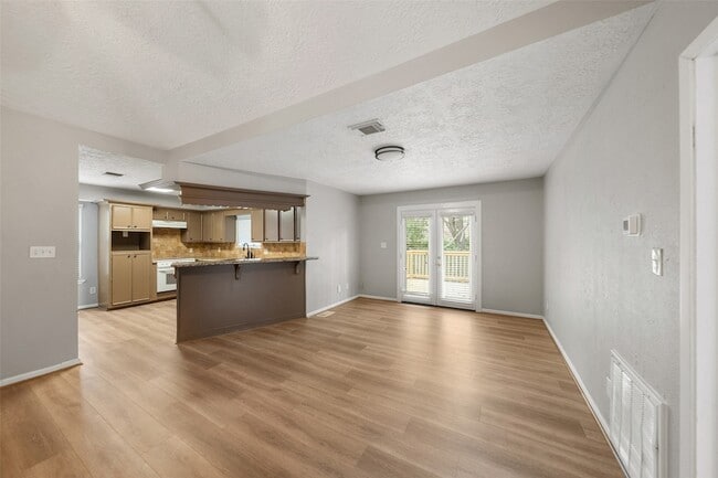 Building Photo - 25 Shady Oak Ln