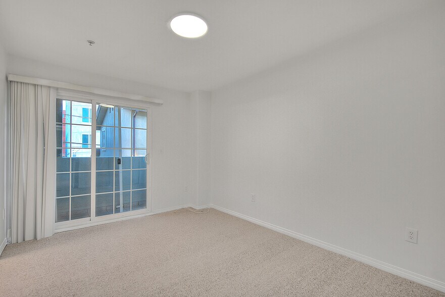 Building Photo - 3105 Walton Ave