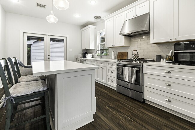 Building Photo - 466 Focis St