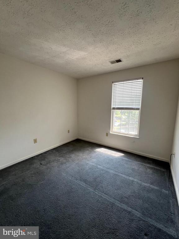 Building Photo - 5660 Wade Ct