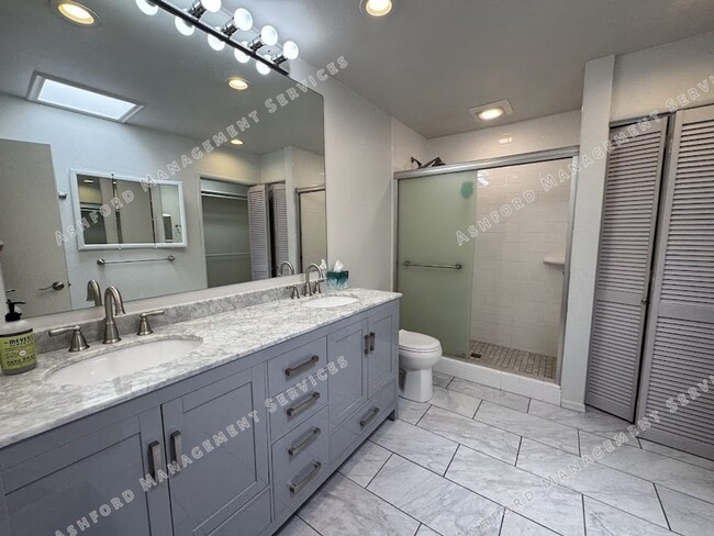 Building Photo - BEAUTIFUL 3 BEDROOM 2.5 BATHROOM HOME IN S...