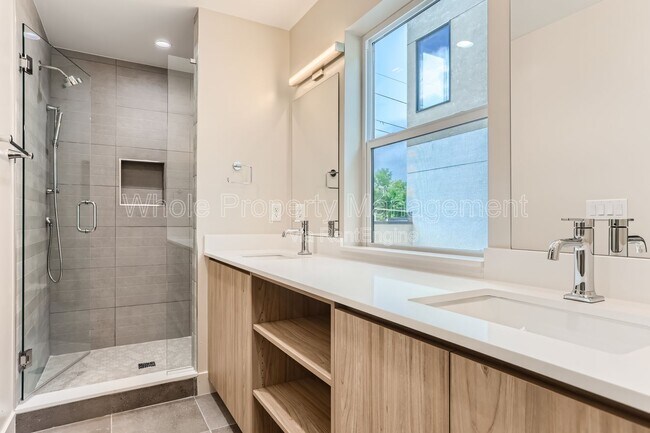 Building Photo - 2321 S High St