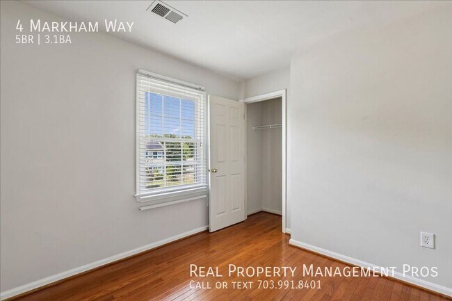Building Photo - 4 Markham Way