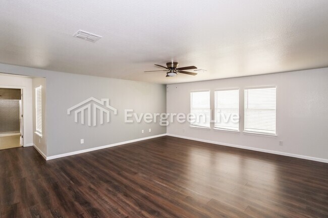 Building Photo - 1100 Beechwood Ln