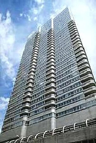 Building Photo - 530 E 76th St
