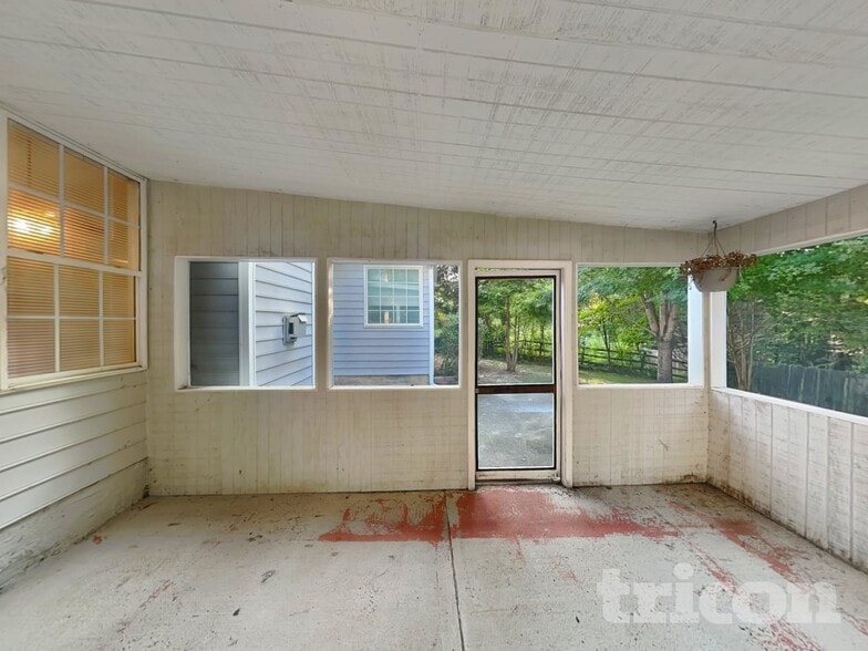 Building Photo - 309 Patrick Ave SW