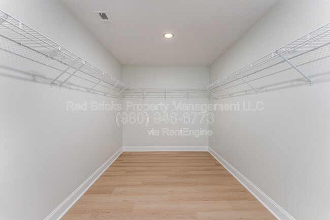 Building Photo - 139 Brackenbury Ln