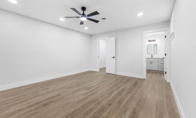 Building Photo - Move in Ready Stunning 4/3 Close To Everything In Greenville!