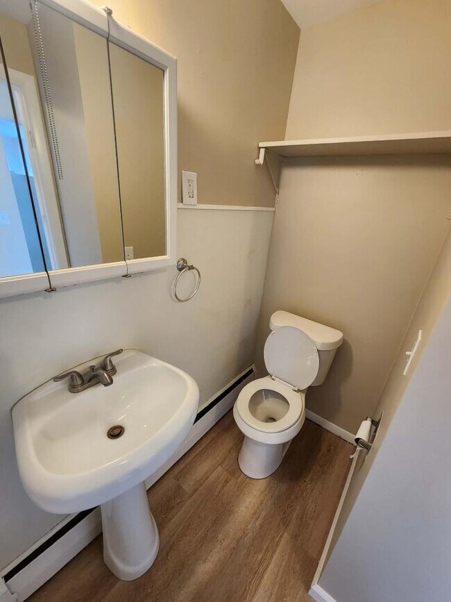 Building Photo - 1654 Abbott Rd