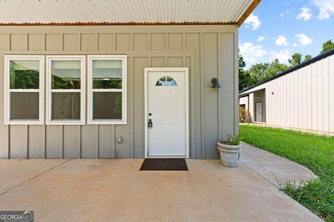Building Photo - 221 Columbus Dr