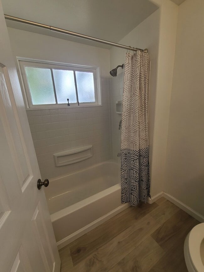 Building Photo - Charming 2 Bed 1 bath "monthly rental" in ...