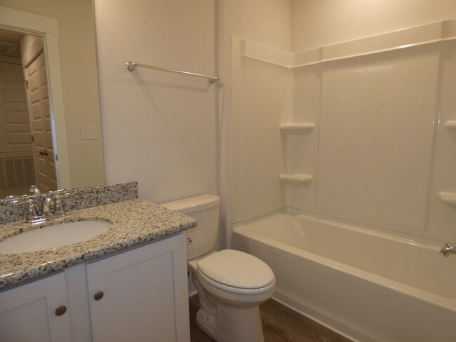 Building Photo - Stunning Townhome - End Unit
