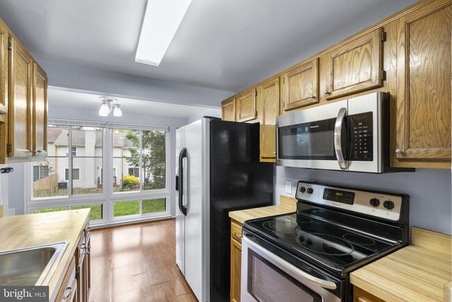 Building Photo - 18050 Chalet Dr