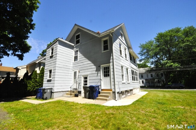 Building Photo - 17 Hough St