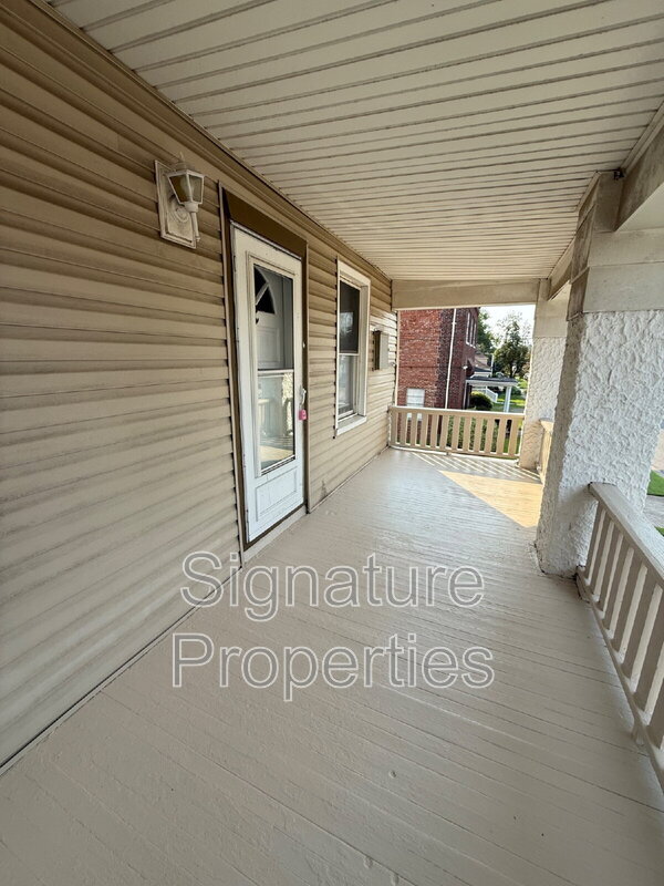 Building Photo - 180 W Balview Ave