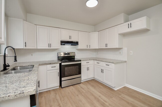 Building Photo - 9903 Bromel Station St