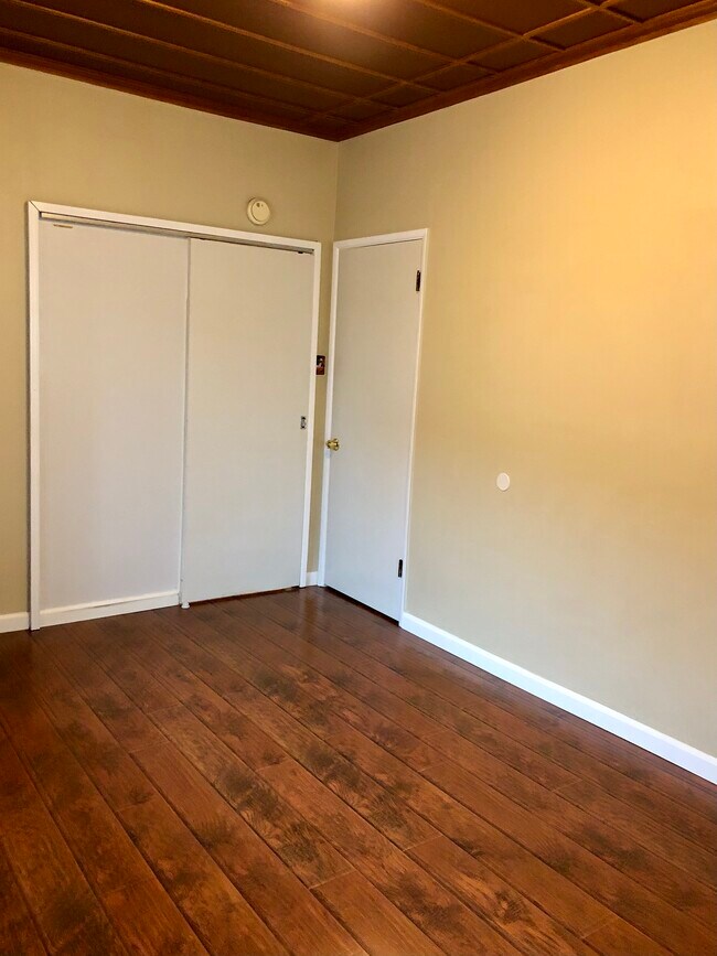 Building Photo - 2447 Malabar St