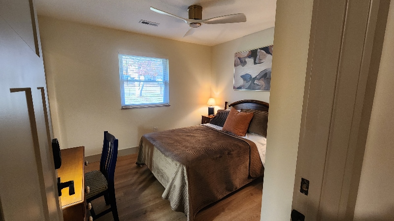 Building Photo - 1704 S Forest Dr