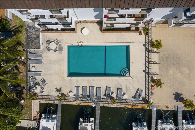 Building Photo - 6901 Edgewater Dr