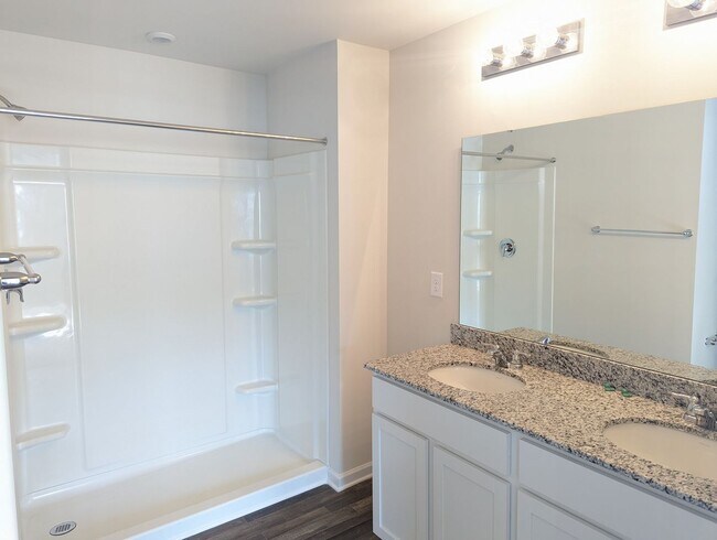 Building Photo - 3-Bedroom End Unit Townhome w/ Garage-Salisbury