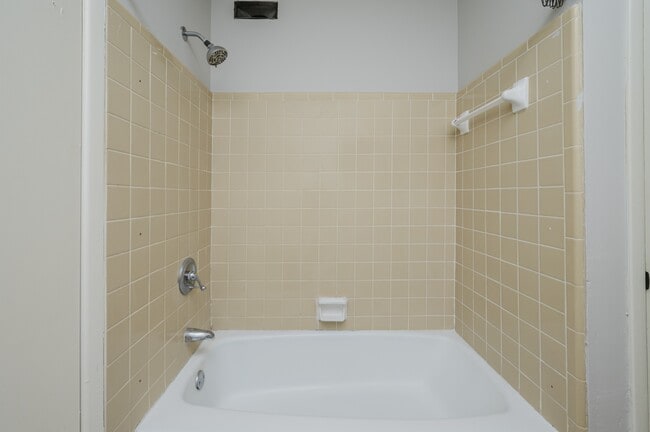 Building Photo - 2645 Southbury Cir