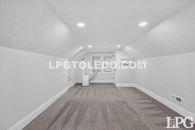 Building Photo - 2428 Bucklew Dr