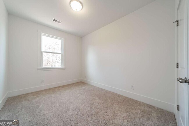 Building Photo - 1507 Albert Ln NW